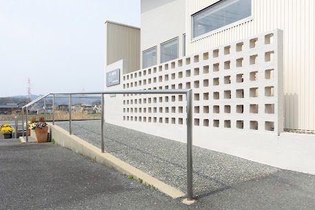 車椅子でも安心のバリアフリースロープ